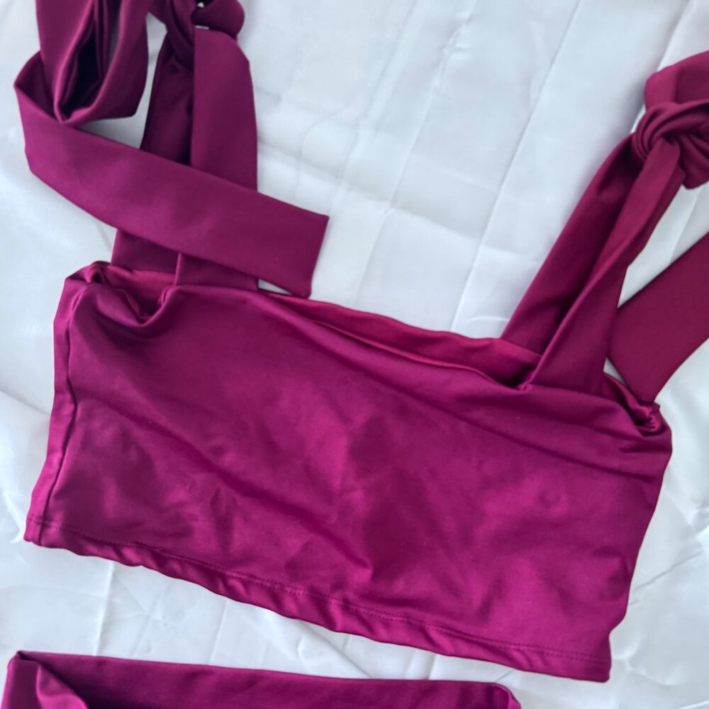 Custom-made Red Bow Workout Set - Picture 3 of 3